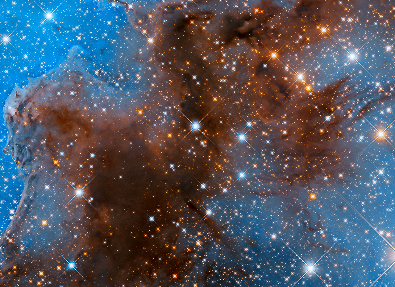 Section Of Carina Nebula With Gigantic Sparkling Stars Gets Imaged By