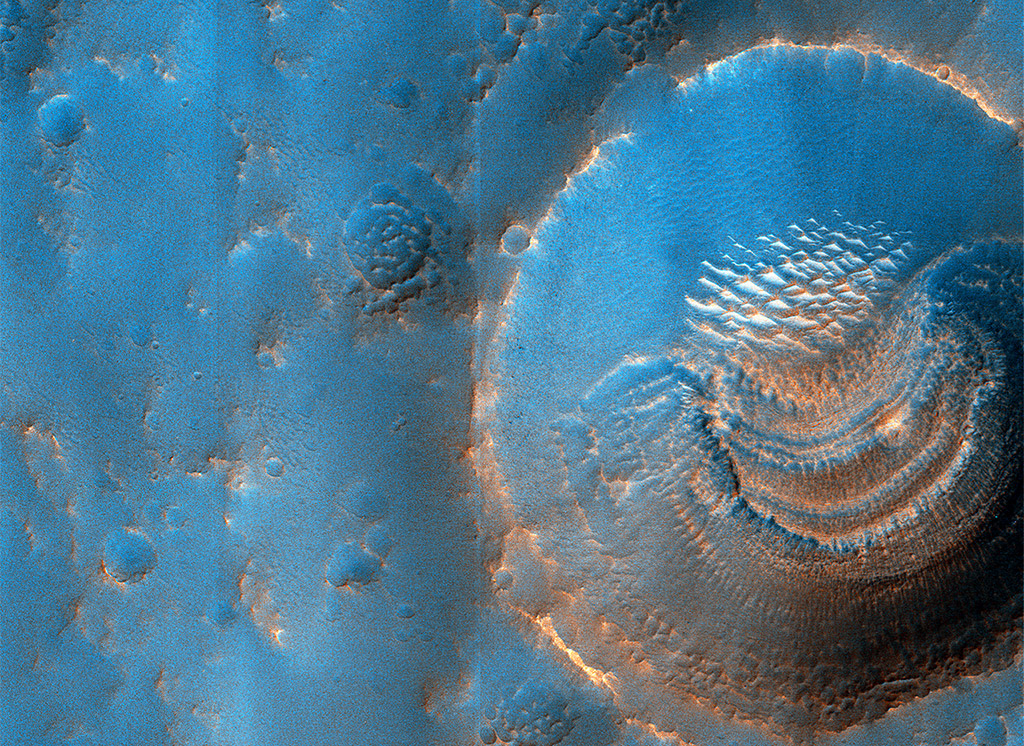 NASA Mars Reconnaissance Orbiter Shapes Crater