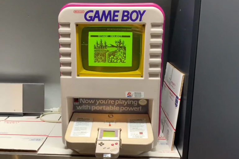 Nintendo Demovision Game Boy Kiosk